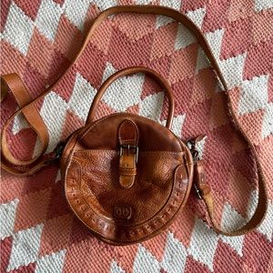 Bedstu Crossbody